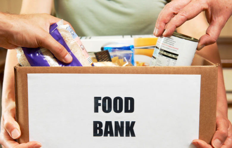 A person holdinga box of food from the food bank 