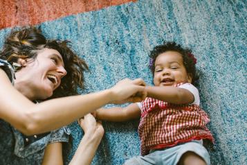 Mother_and_baby_laughing